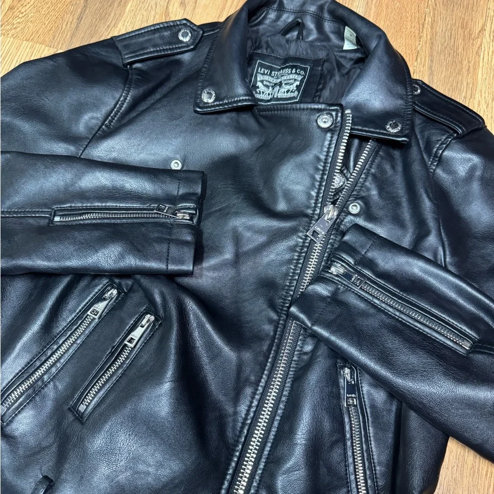 Levi's Women Moto Faux Black Leather Motorcycle Jacket with Glossy Finish - Picture 4 of 8